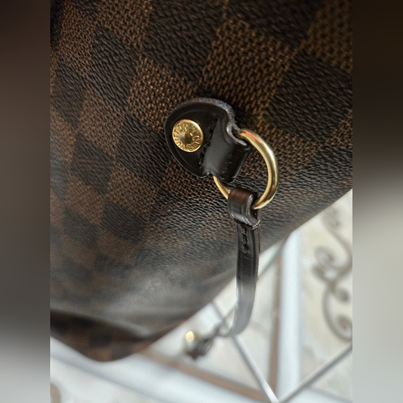 Louis Vuitton Neverfull MM - Picture 7 of 17
